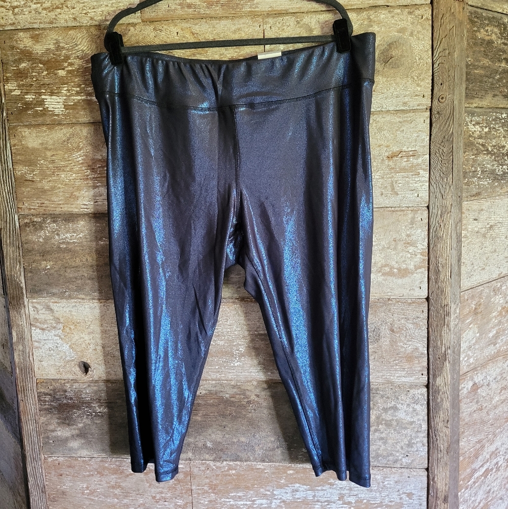 NWT Avenue Plus Size Capri Active Pants